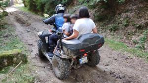 Două turiste cu doi copii, salvate de pe munte după ce au fost „înșelate” de GPS