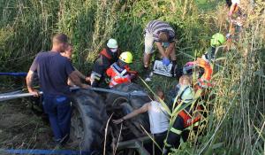 Tânăr român strivit sub roata mare a unui tractor, într-un șanț de pe câmp, în Germania