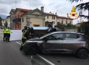 O hoață românca a murit aruncată din mașina în care fugea, după ce furase un ceas de 23.000 de euro, în Italia