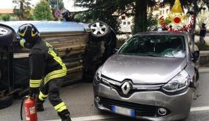 O hoață românca a murit aruncată din mașina în care fugea, după ce furase un ceas de 23.000 de euro, în Italia