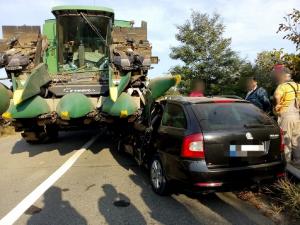 Accident înfiorător în Vrancea, după ce o combină agricolă a intrat pe contrasens