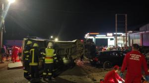 Doi morți la Năsăud, după ce o autoutilitară a fost spulberată la ieșirea dintr-o parcare de mașina unui tânăr de 24 de ani