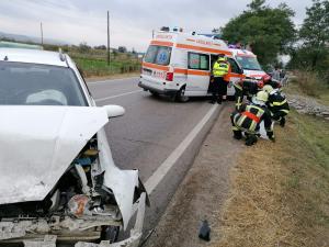 Dezastru pe o șosea din Suceava, un mort și patru răniți după ce două maşini s-au făcut praf la Milișăuți