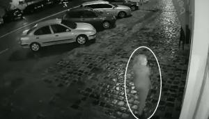 Femeie ucisă pe trecere de pietoni, aruncată în aer de un tânăr șofer, totul surprins de camere, la Aiud (video)