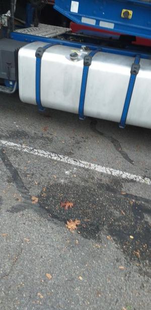 Șofer român de TIR atacat de colegi români care-i furau motorina din rezervor, în parcare, în Franța