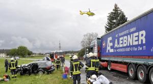 Patru români într-un Audi distrus după impactul frontal cu un camion, în Austria