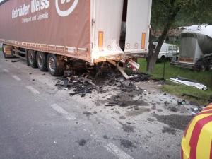 Imagini cumplite cu BMW-ul în care au murit doi pompieri din Mehedinți, pe o șosea din Caraș-Severin