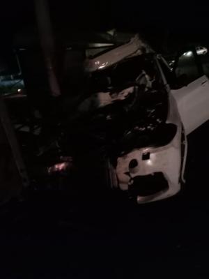 Imagini cumplite cu BMW-ul în care au murit doi pompieri din Mehedinți, pe o șosea din Caraș-Severin