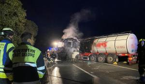 Șofer român pe cisterna plină cu smântână, cu flăcări în cabină, pe autostradă, în Germania