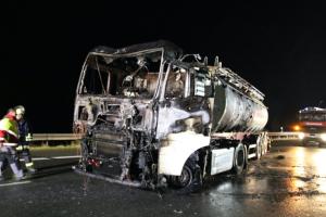 Șofer român pe cisterna plină cu smântână, cu flăcări în cabină, pe autostradă, în Germania