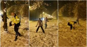 Polițiști sibieni chemați la o intervenție, luați la "bătaie" cu bulgări de zăpadă de două fete, în Parcul sub Arini
