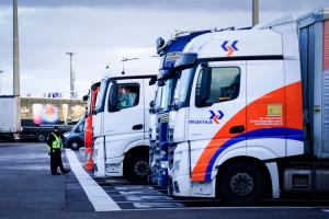 Şoferii britanici au rămas fără şandvişurile cu şuncă, la graniţa cu Olanda, din cauza Brexitului: "Totul va fi confiscat"