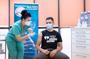 Membrii Guvernului, vaccinaţi anti-Covid la Spitalul Militar Carol Davila: Recomandăm tuturor să se vaccineze