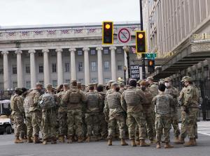 Atmosferă de asediu la Capitoliu. Zeci de mii de militari au fost mobilizaţi în ziua investirii lui Joe Biden