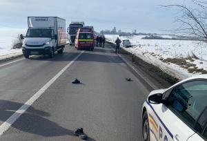 Șofer de TIR aruncat în fața unui Logan, într-o altercație cu un alt șofer, pe șosea, la Drăgănești Vlașca