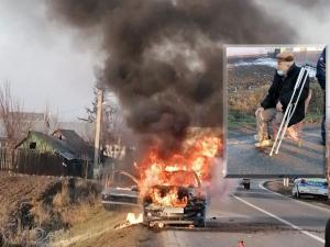 O mașină a luat foc în mers, la Vaslui. Șoferul, un bărbat cu dizabilități, abia își scosese autoturismul din service