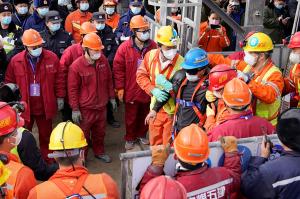 11 mineri au fost salvați, după două săptămâni de la explozia dintr-o mină din China. Alți 10 au fost găsiți morți