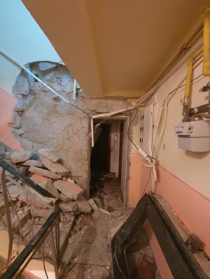 O centrală termică a explodat într-un bloc din Medgidia. Sunt patru victime, întreaga scară a fost evacuată