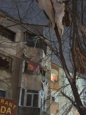 O centrală termică a explodat într-un bloc din Medgidia. Sunt patru victime, întreaga scară a fost evacuată
