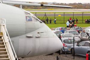 Un avion cu 30 de infractori români, deportați din Marea Britanie în plin lockdown, așteptat săptămâna viitoare în România