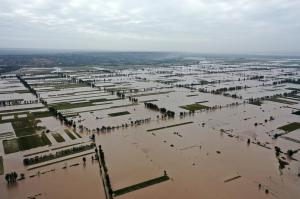 China, lovită de inundaţii severe, mai grave decât cele din vară. Aproape două milioane de oameni au fost afectaţi