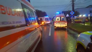 Microbuz plin cu pasageri, accident grav în Arad. A fost activat Planul Roșu de intervenție