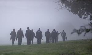 Rămășițele a opt tinere dispărute, căutate de zeci de polițiști într-o pădure din Irlanda. Fetele sunt de negăsit de peste 20 de ani