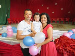 Lacrimi de durere pentru Dănuţ, un poliţist din Dâmboviţa care a fost răpus de cancer la doar 44 de ani. Acasă îl aştepta o fetiţă de 9 ani
