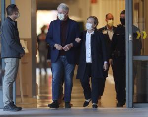 Bill Clinton, fostul preşedinte american, a fost externat după cinci zile petrecute în spital