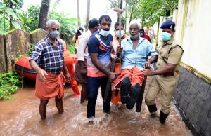 Inundaţii devastatoare în India. Peste 20 de morţi, între care cinci copii. Şase dintre victime erau din aceeaşi familie