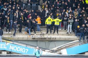 Momentul în care tribunele unui stadion s-au prăbușit cu tot cu suporteri, la finalul meciului, în Olanda