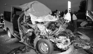 Cinci români morți într-un accident cumplit pe autostrada M1 din Ungaria. Victimele ar fi din judeţul Harghita