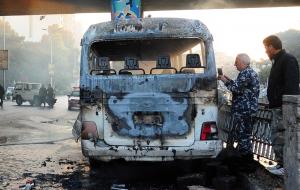 Un autobuz al armatei siriene a explodat când traversa un pod în Damasc. Cel puțin 13 persoane au murit