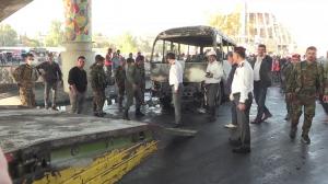 Un autobuz al armatei siriene a explodat când traversa un pod în Damasc. Cel puțin 13 persoane au murit