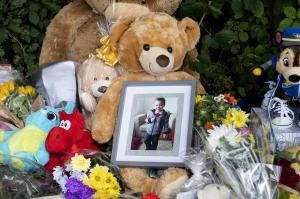 Crimă înfiorătoare între copii. Băiețel de 5 ani, ucis de altul de 14 ani, la câțiva pași de casă, în Țara Galilor. Părinții victimei, acuzați în dosar