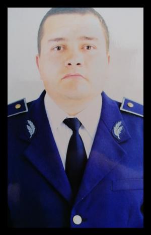 Lacrimi de durere pentru Sergiu, poliţistul din Huşi găsit mort în casă. Va fi condus pe ultimul drum doar de colegi, pentru că ambii părinţi sunt internaţi în spital