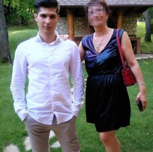 Traian a fost găsit fără suflare în casă, în Italia. Mama băiatului cere anchetă, vrea să știe de ce i-a murit băiatul
