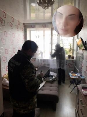 O tânără de 25 de ani și-a aruncat fetița de 4 ani pe fereastră, într-un bloc din Rusia, în timp ce frățiorul mai mare își implora mama să se oprească