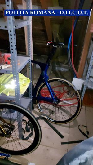Patru români au furat bicicletele lotului Italiei de ciclism, în valoare de peste jumătate de milion de euro