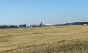 Aterizare de urgenţă pe aeroportul Otopeni: Unui pasager i s-a făcut rău
