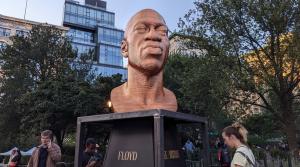 Statuia memorială a lui George Floyd a fost vandalizată pentru a doua oară în ultimele luni