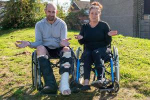 Doi prieteni şi-au rupt picioarele după ce s-au strecurat noaptea într-un parc acvatic pentru a se da pe tobogan, în UK: „Am fost idioţi, să ne învăţăm minte”