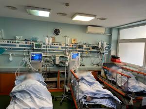 Imagine dramatică în spitale, unde se aplică medicina de dezastre: Paturi ATI căutate pe reţele de socializare de familiile bolnavilor