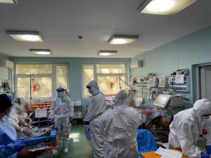 Imagine dramatică în spitale, unde se aplică medicina de dezastre: Paturi ATI căutate pe reţele de socializare de familiile bolnavilor