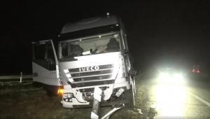 TIR scăpat de sub control 30 de kilometri, după ce șoferul a leșinat la volan. Camionul a făcut prăpăd pe o autostradă din Germania