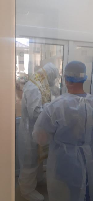 ÎPS Teofan s-a îmbrăcat în combinezon și a mers la pacienții COVID în stare gravă, la Spitalul "Sf. Parascheva" din Iași