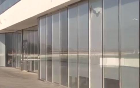 Μυστήριο δύσκολο να διαλευκανθεί, στο Μπρασόβ: Τα τζάμια ενός επιχειρηματικού κέντρου σπάνε ξαφνικά.  Το γραφείο του δημάρχου ξοδεύει σχεδόν 100.000 λέι για επισκευές