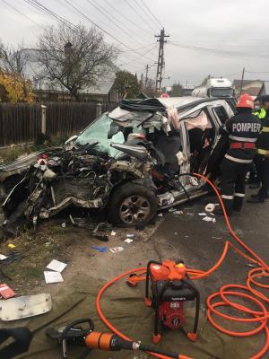 Suzuki zdrobit de TIR în Prahova, la Ciorani, șoferul n-a avut nicio șansă să supraviețuiască