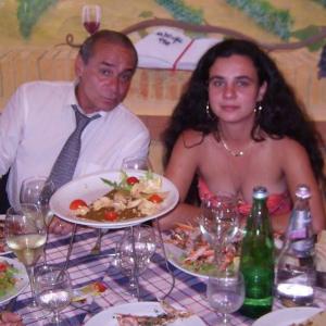 Pedeapsă grea pentru Nicoleta, prostituata din Tecuci care a tocmit 2 bărbați să-i bată soțul italian ce o salvase de pe străzi