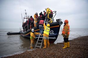 "O tragedie!". Cel puţin 31 de migranţi s-au înecat în Canalul Mânecii între Franţa şi Marea Britanie